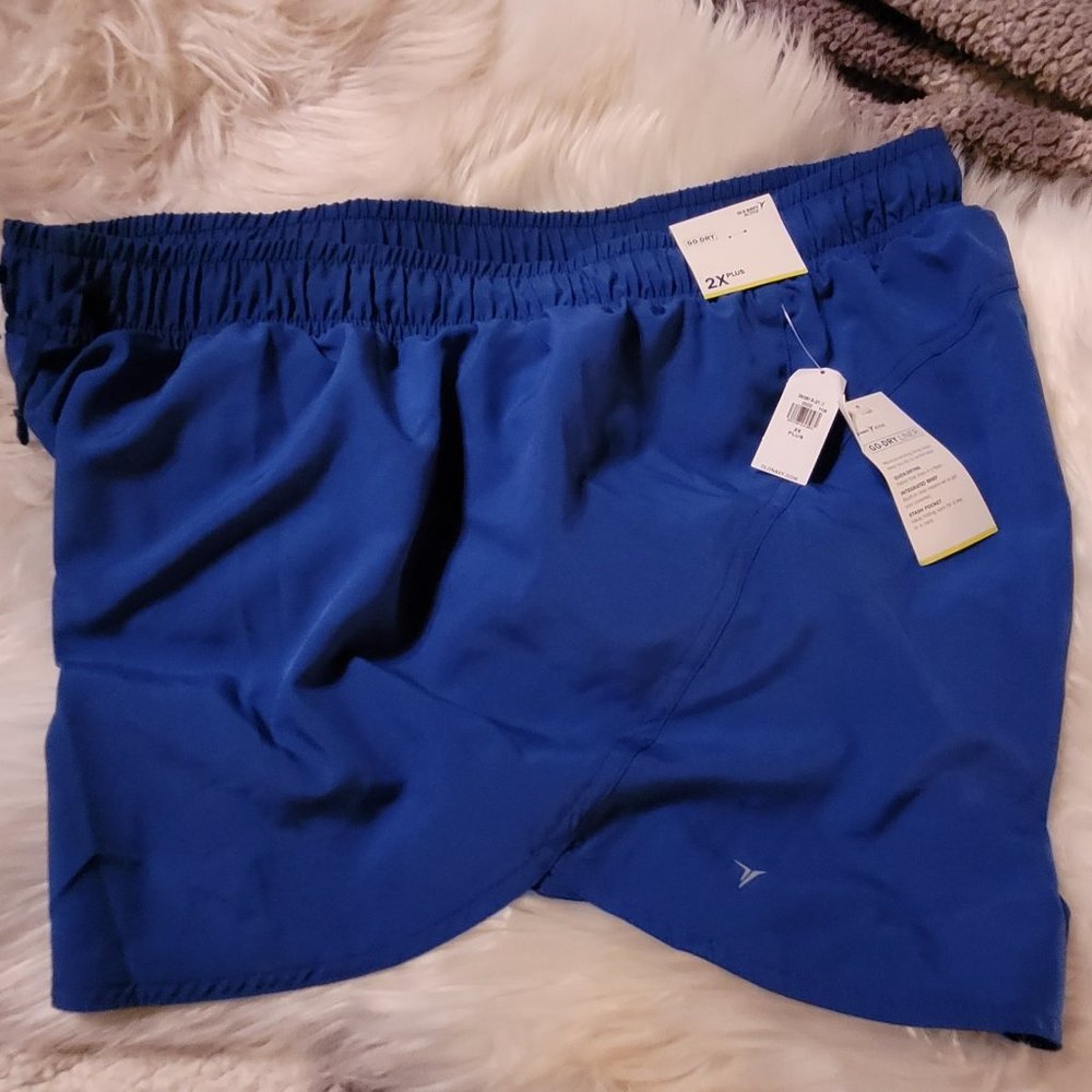 Mid-Rise StretchTech Dolphin-Hem Run Shorts for Women